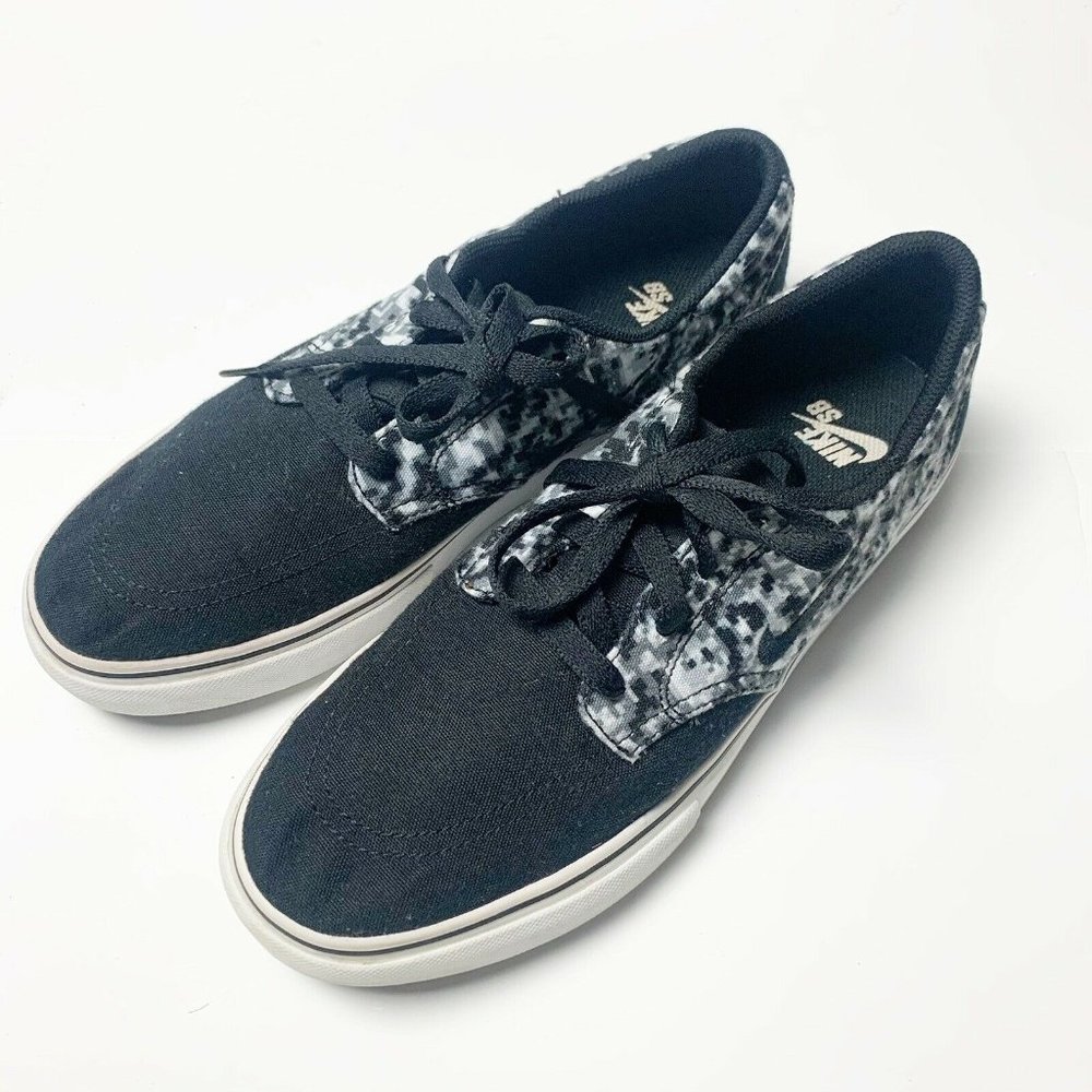 NIKE | Men's Shoes 7.5  Black And White Canvas Skate